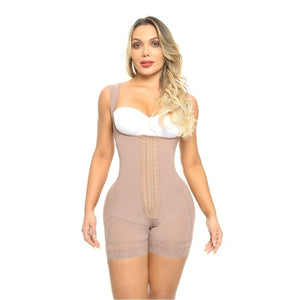 FAJA SHORT TIRANTE ANCHO, BROCHE EN HOMBRO Y 3 FILAS DE BROCHES REALCE MAGIC POWERNET